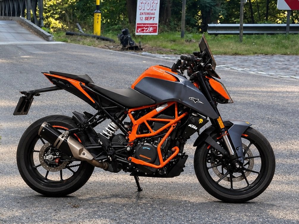 KTM 390 duke. 3600 km bouwjaar 2024 + opties., Motos, Particulier, Naked bike