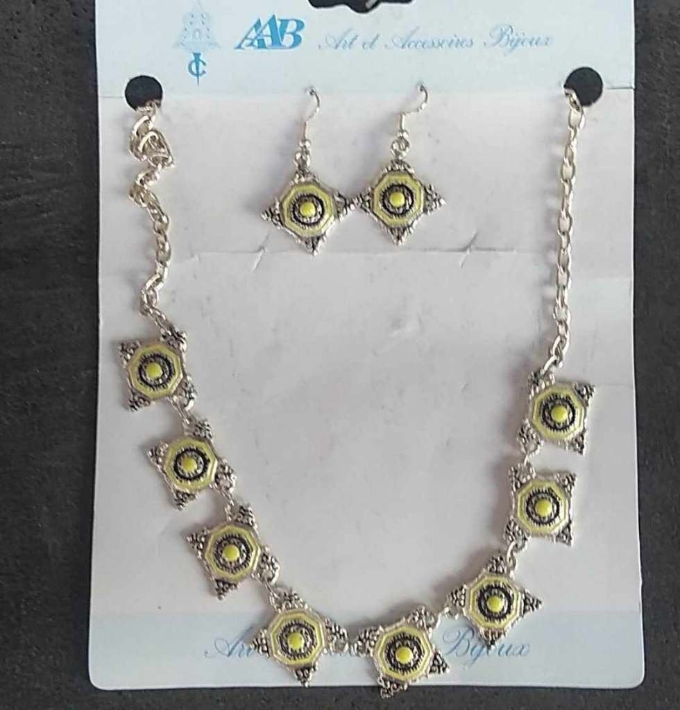 ketting met oorringen geel nieuw, Bijoux, Sacs & Beauté, Colliers, Enlèvement ou Envoi, Jaune