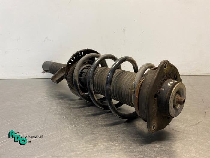 Barre amortisseur avant gauche d'un Volkswagen Golf (Golf 09, Volkswagen, -, 3 mois de garantie, Utilisé
