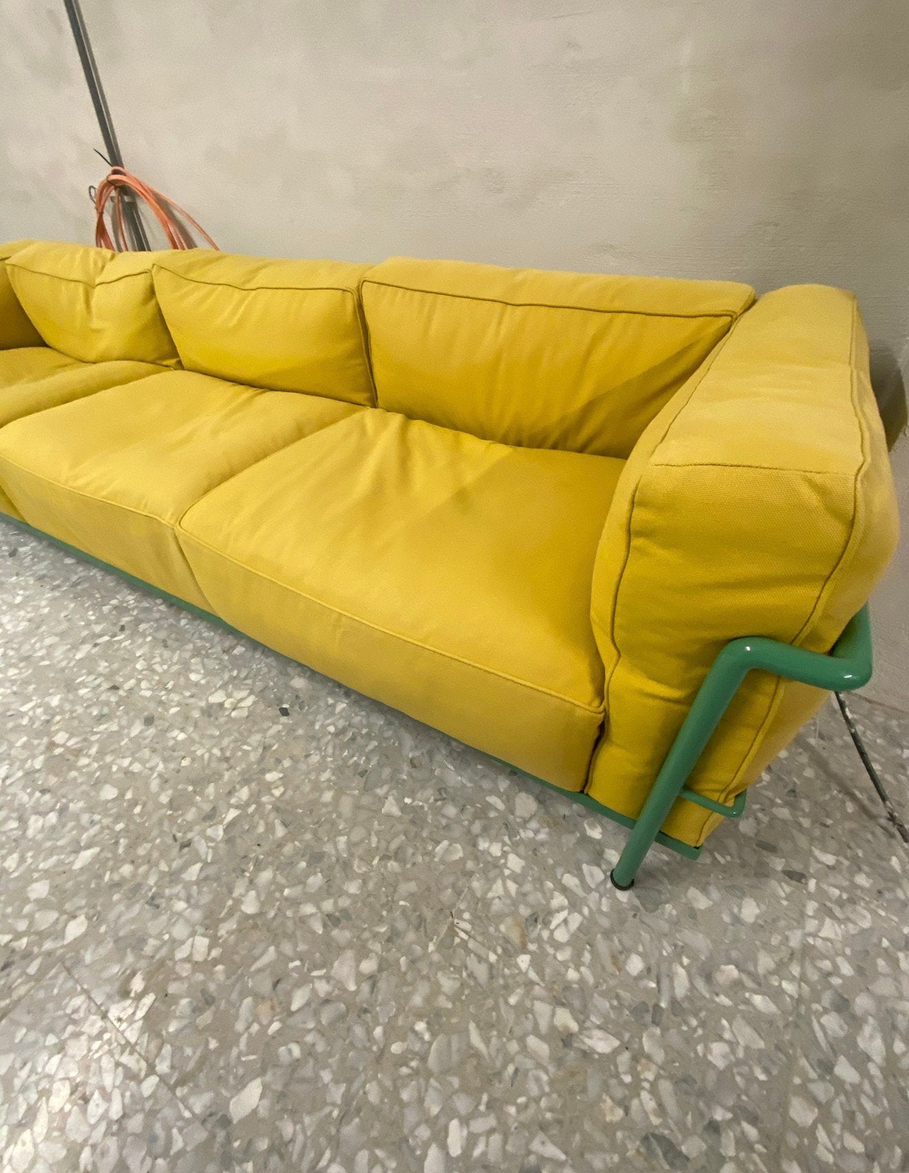 Cassina LC2 - driezit, Huis en Inrichting, Ophalen, Gebruikt, Driepersoons, Rechte bank