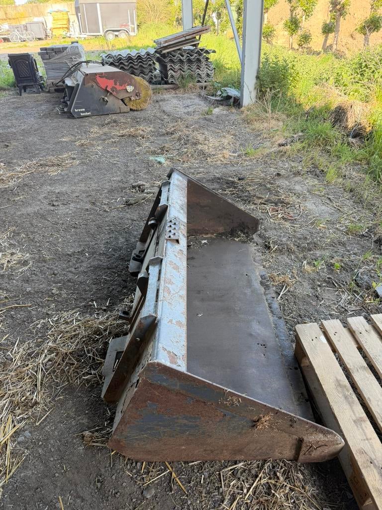 Graafbak kniklader, Ophalen