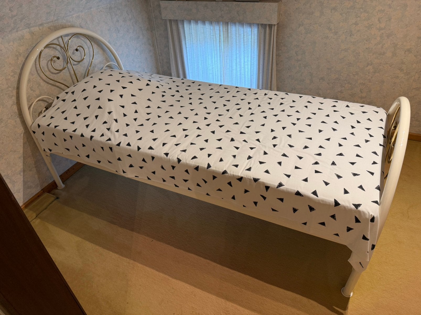 1-persoons bed met matras, Huis en Inrichting, Slaapkamer | Bedden, Ophalen, Gebruikt, Wit, Klassiek