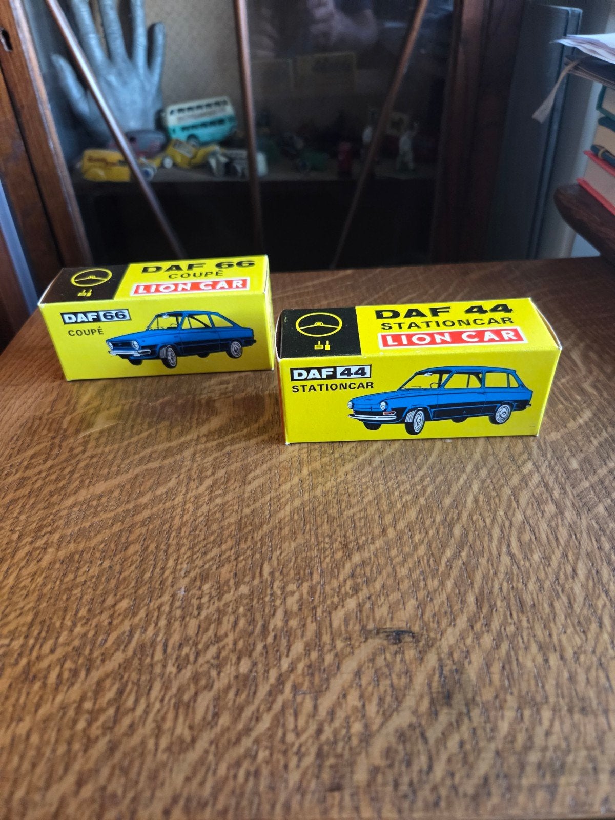 LION CAR 2 ORIGINELE DOOSJES DAF COUPE+STATIONCAR 25 EU INCL, Enlèvement ou Envoi, Comme neuf, Autres marques