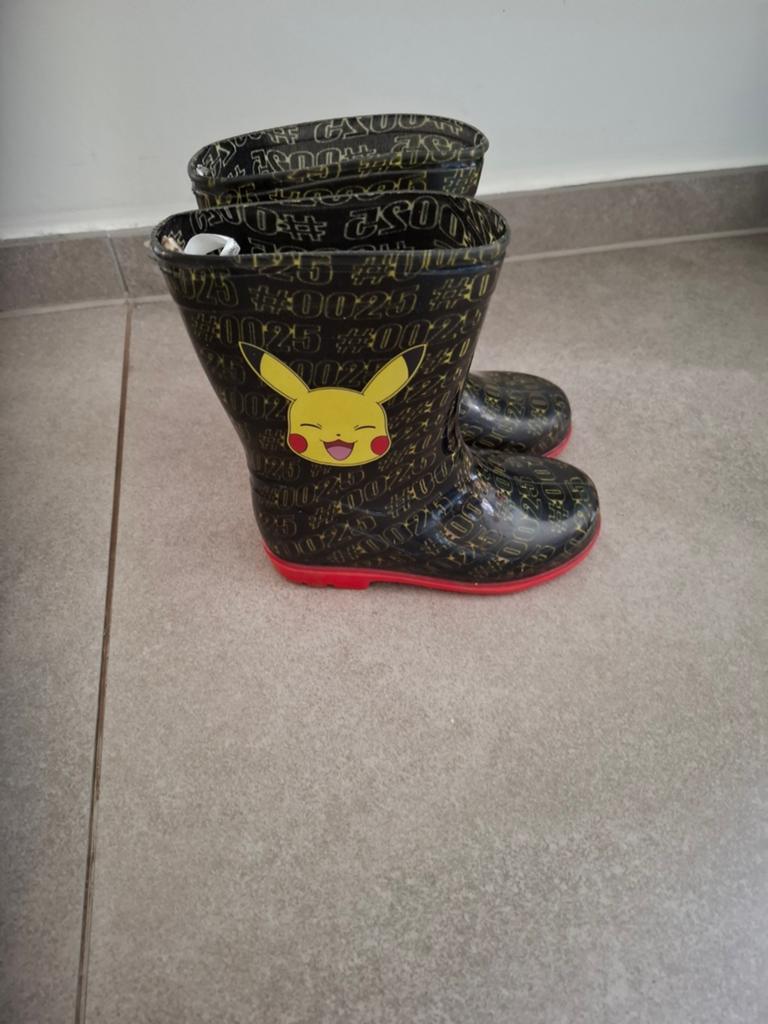 Regenlaars pikachu maat 26, Ophalen