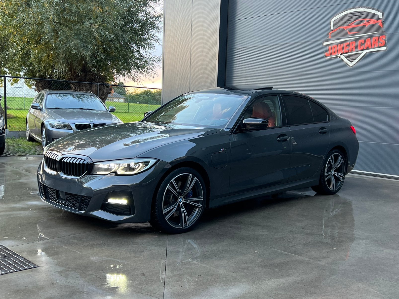 BMW 330e M Sport | Laser | HUD | Pano | Trekhaak | 37g Co², Automaat, 4 cilinders, Leder, 5 deurs