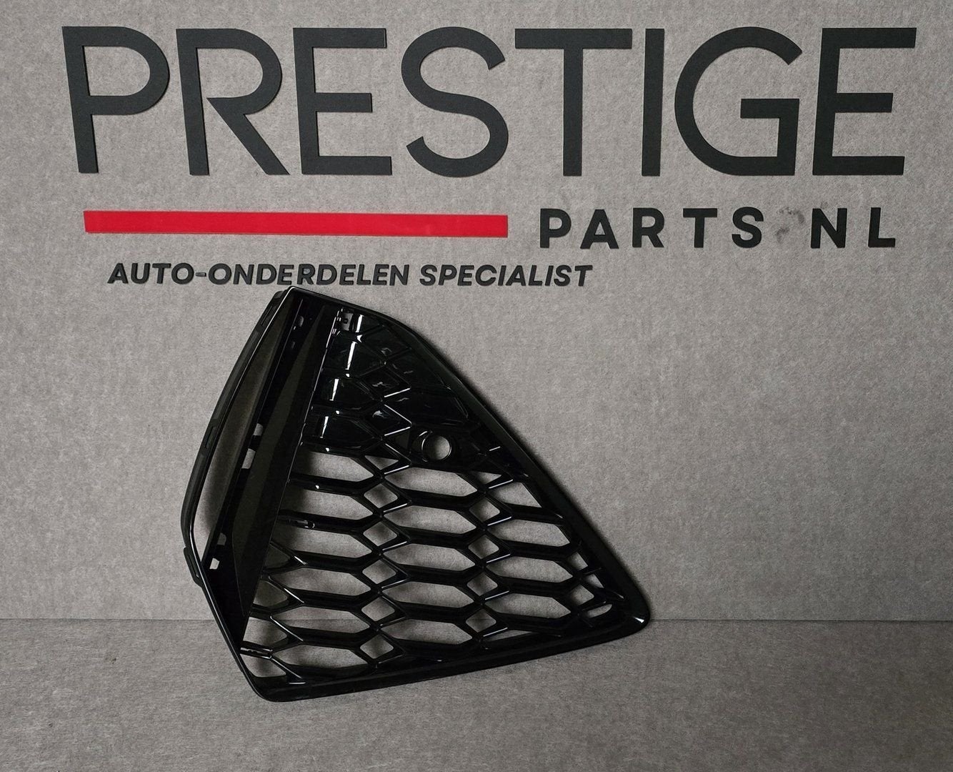 Voorbumper Rooster Audi A6 C8 RS6 RECHTS 4K8807682D Inleg, -, Origine de la pièce connue, Utilisé, -