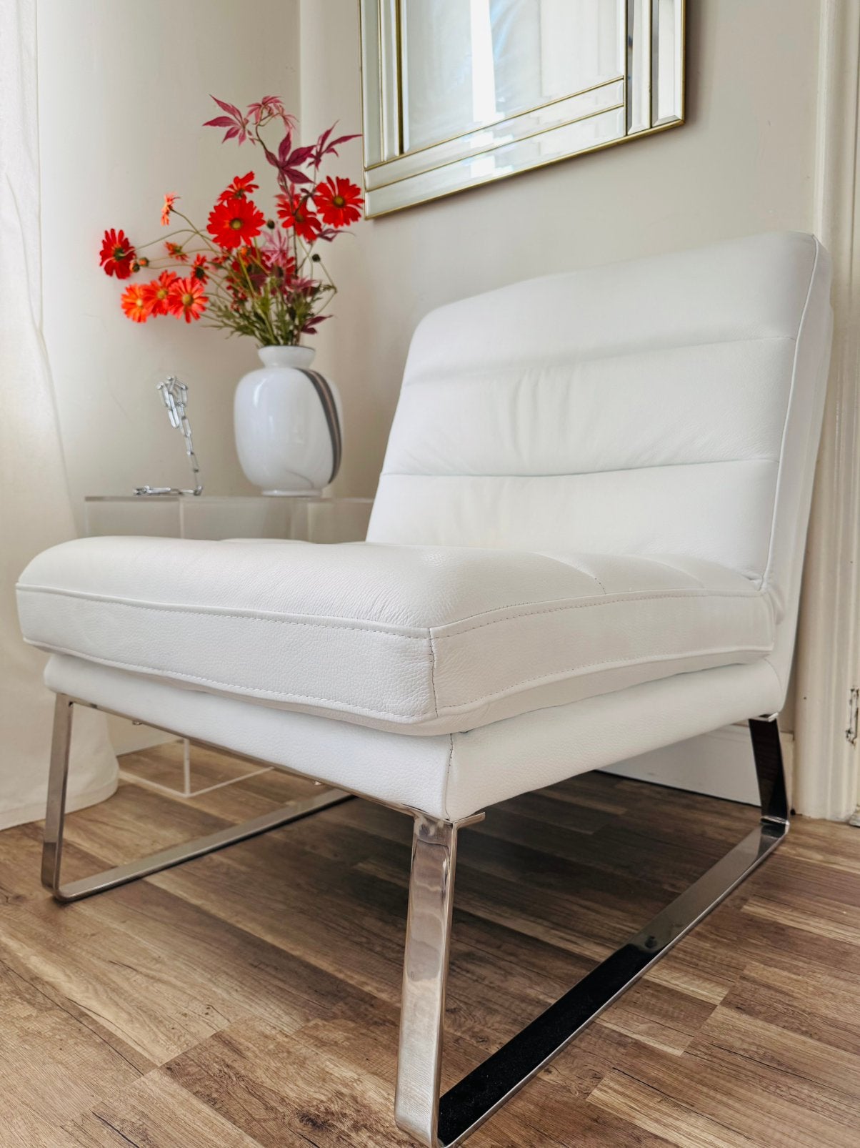 Mooie moderne fauteuil in echt wit leer, Huis en Inrichting, Ophalen, Zo goed als nieuw, Leer