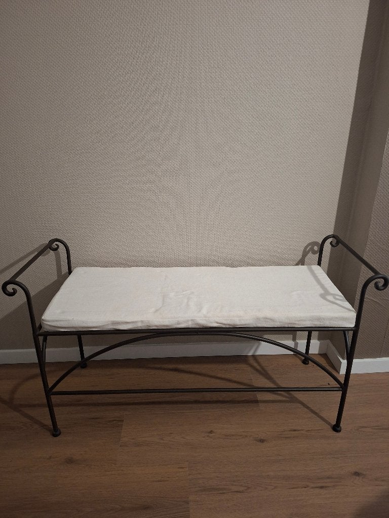 Smeedijzeren zitbankje, Ophalen