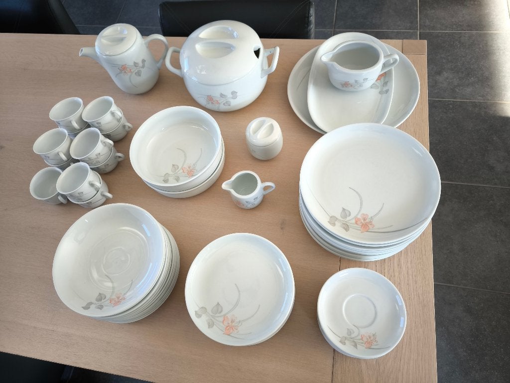 Service à café/salle à manger 68 pièces/12 personnes, Enlèvement, Comme neuf, Porcelaine, Assiettes(s)