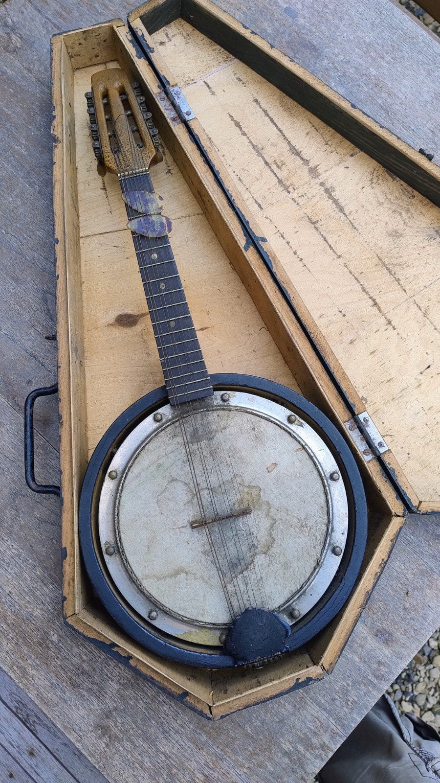 Banjo in houten kist, Ophalen