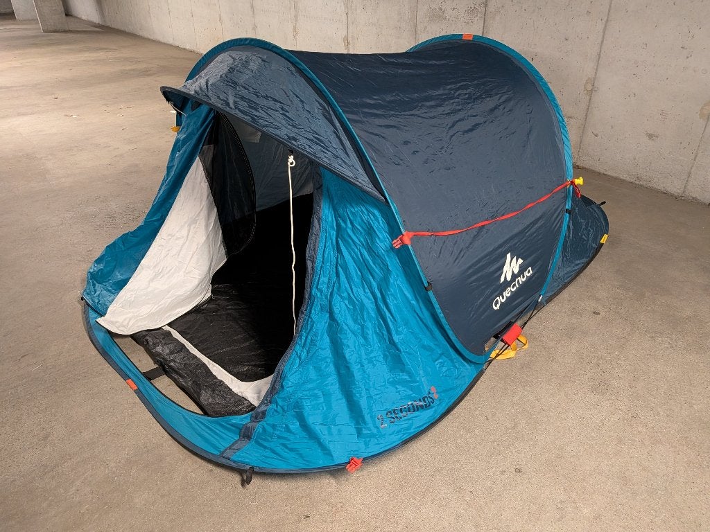 2 personen tent Quechua, Caravans en Kamperen, Ophalen, Zo goed als nieuw, Tot en met 2