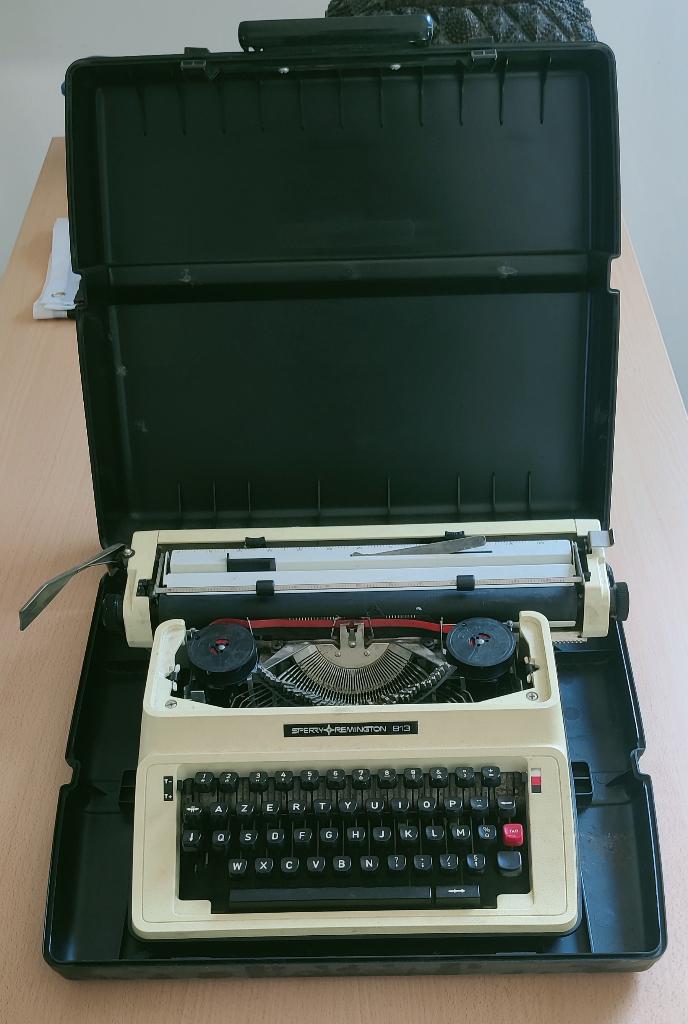 Machine à écrire vintage en bon état - Sperry Remington 813, Antiquités & Art, Antiquités | Bureau & Affaires, Enlèvement