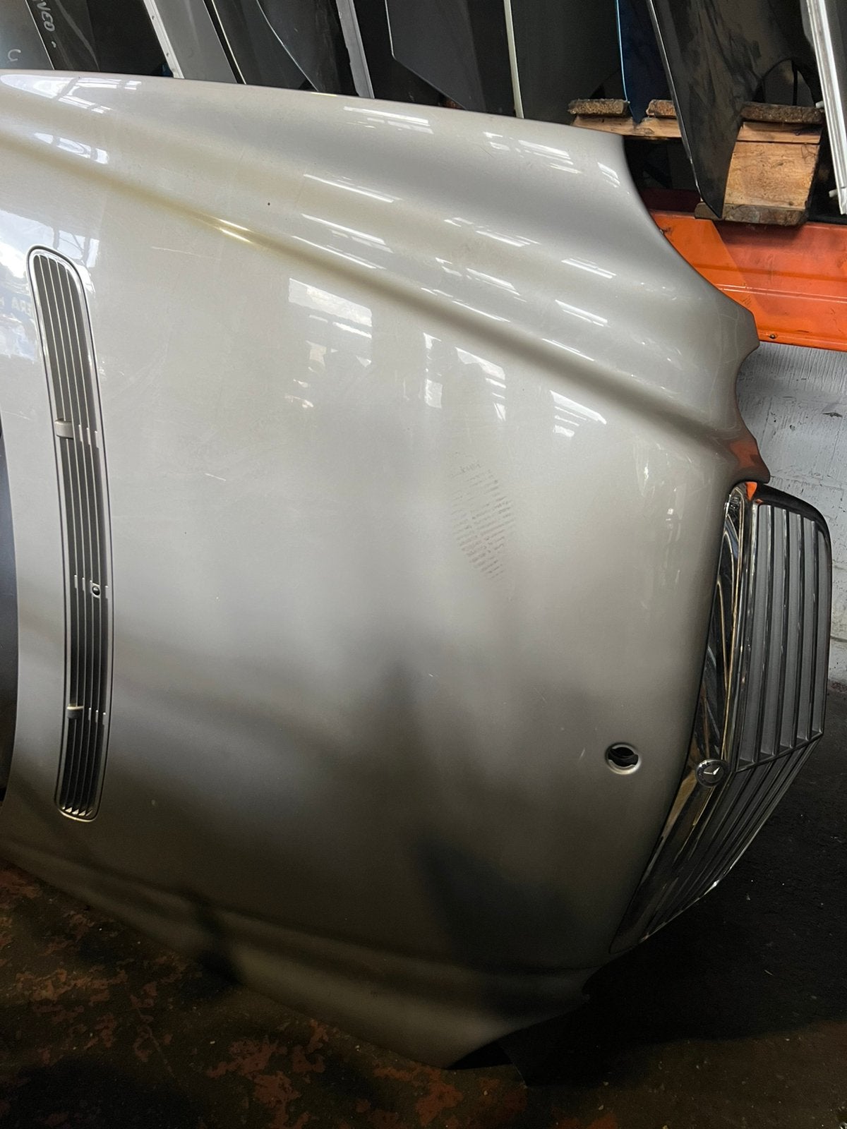 Mercedes w211 capot face lifte, Ophalen