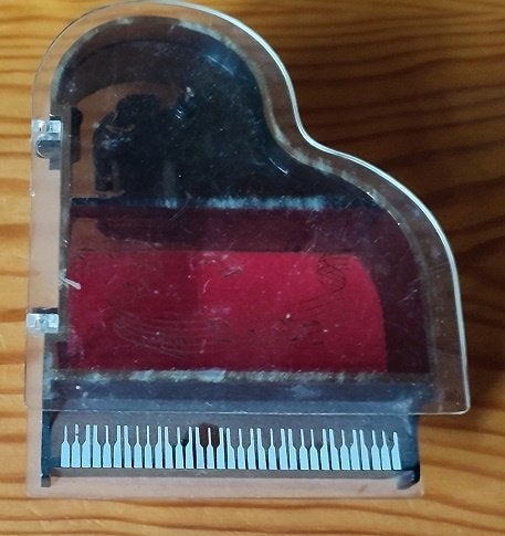 Kleine piano met een muziekje, Muziek en Instrumenten, Piano's, Ophalen of Verzenden, Gebruikt, Piano