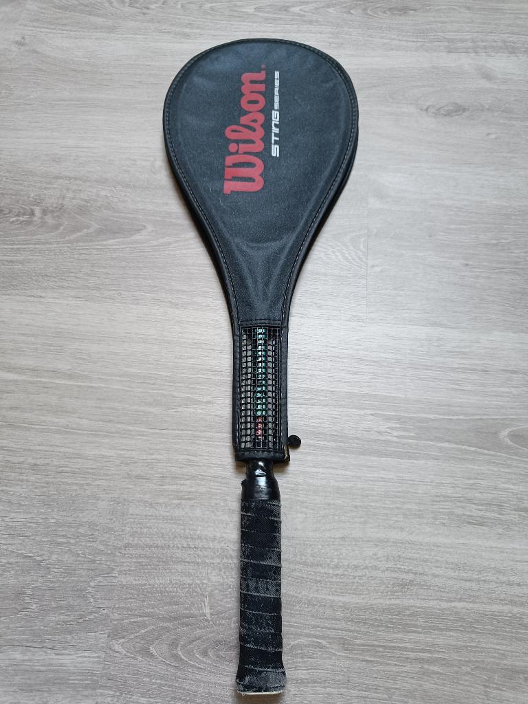 Squash racket Wilson Sting met hoes, Sport en Fitness, Ophalen, Racket, Met hoes