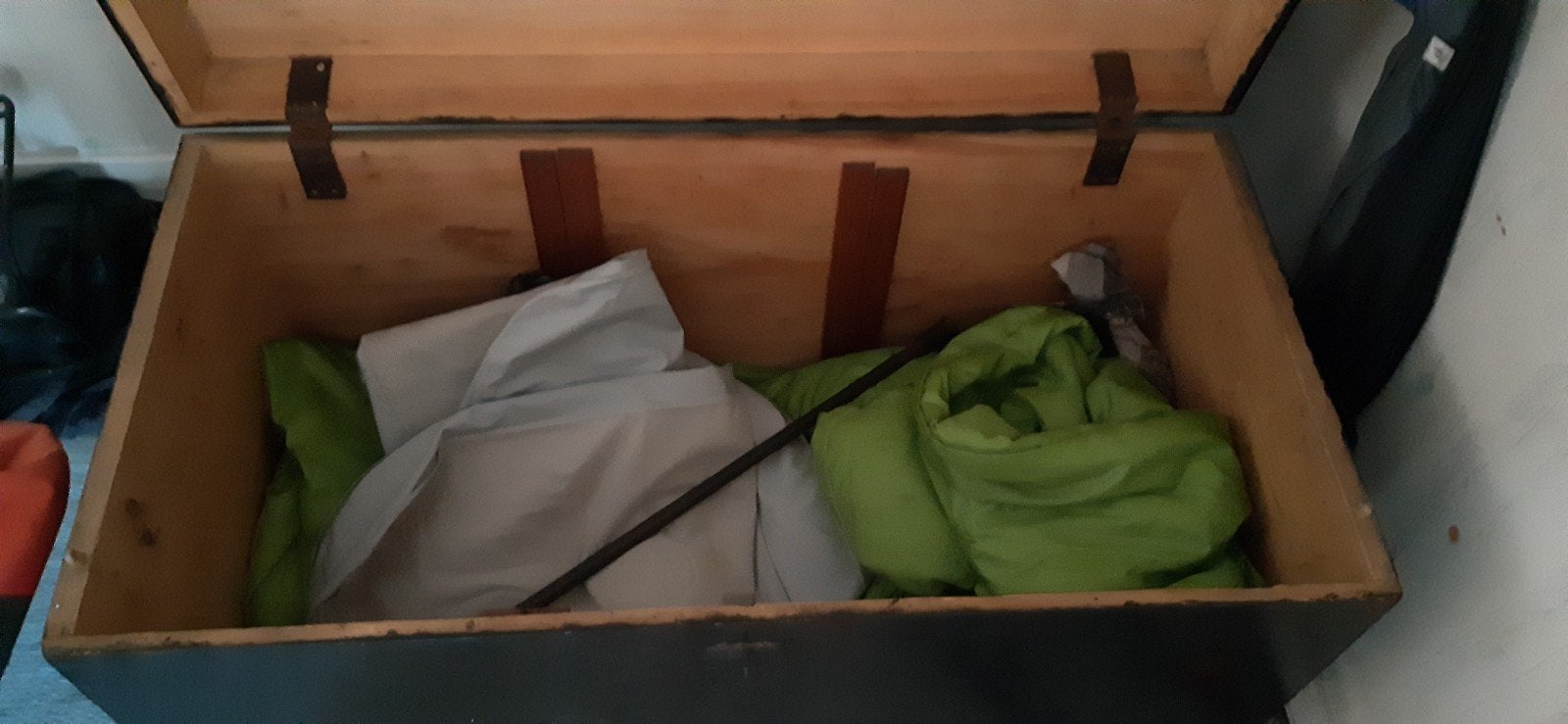 grote zwarte.oude houten kist., Huis en Inrichting, Woonaccessoires | Kisten, Ophalen, 50 – 75, 100 tot 150 cm, 50 tot 75 cm