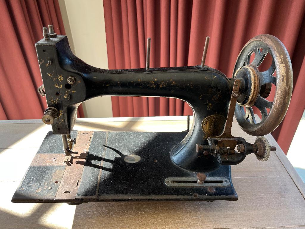 Machine à coudre ancienne, Enlèvement