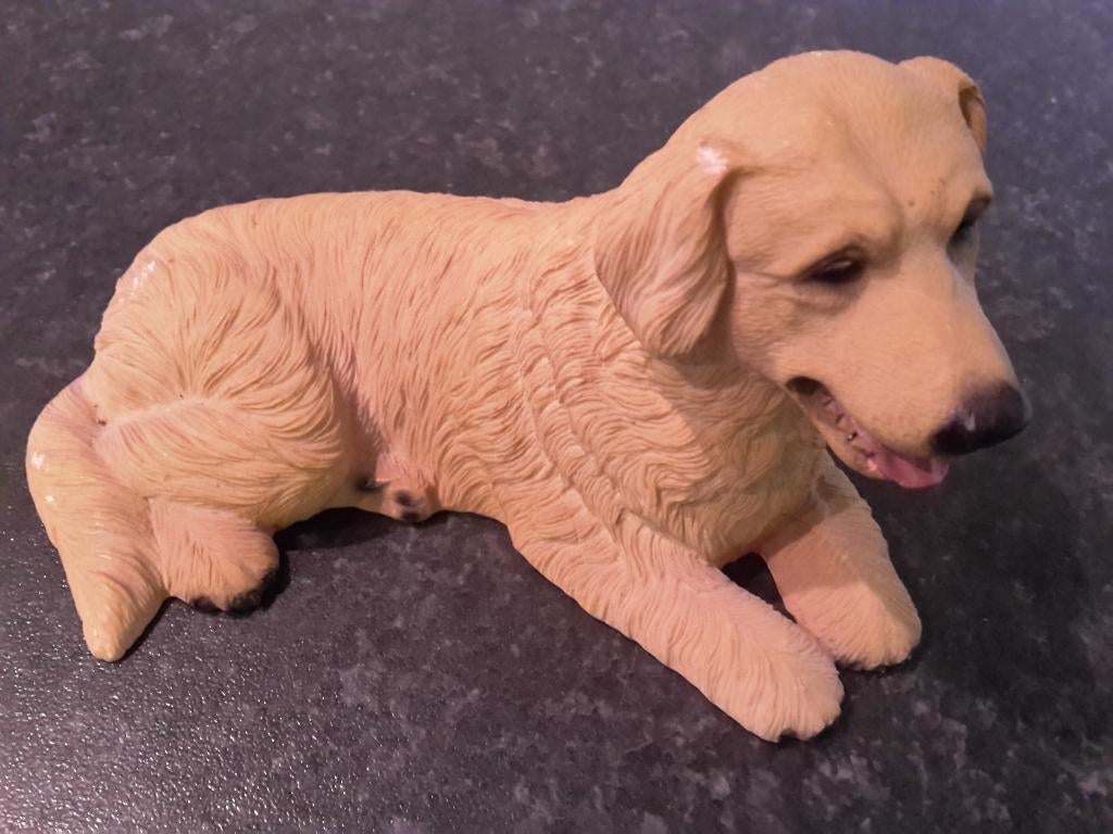 Mooi beeldje van een Golden Retriever, liggend, prima staat, Ophalen of Verzenden, Zo goed als nieuw, Dier