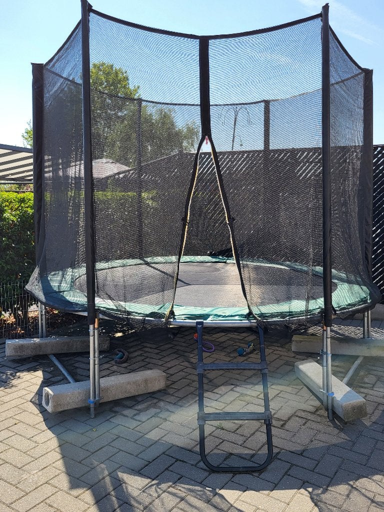 Trampoline, Ophalen, Zo goed als nieuw