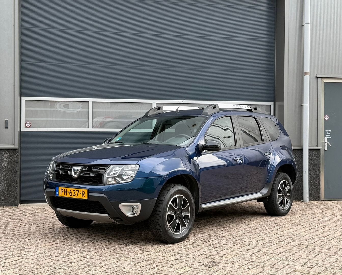 Dacia Duster 1.2 TCe 4x2 Blackshadow bj.2017 Camera|Navi|Pdc, Auto's, Navigatiesysteem, Duster, Blauw, Handgeschakeld