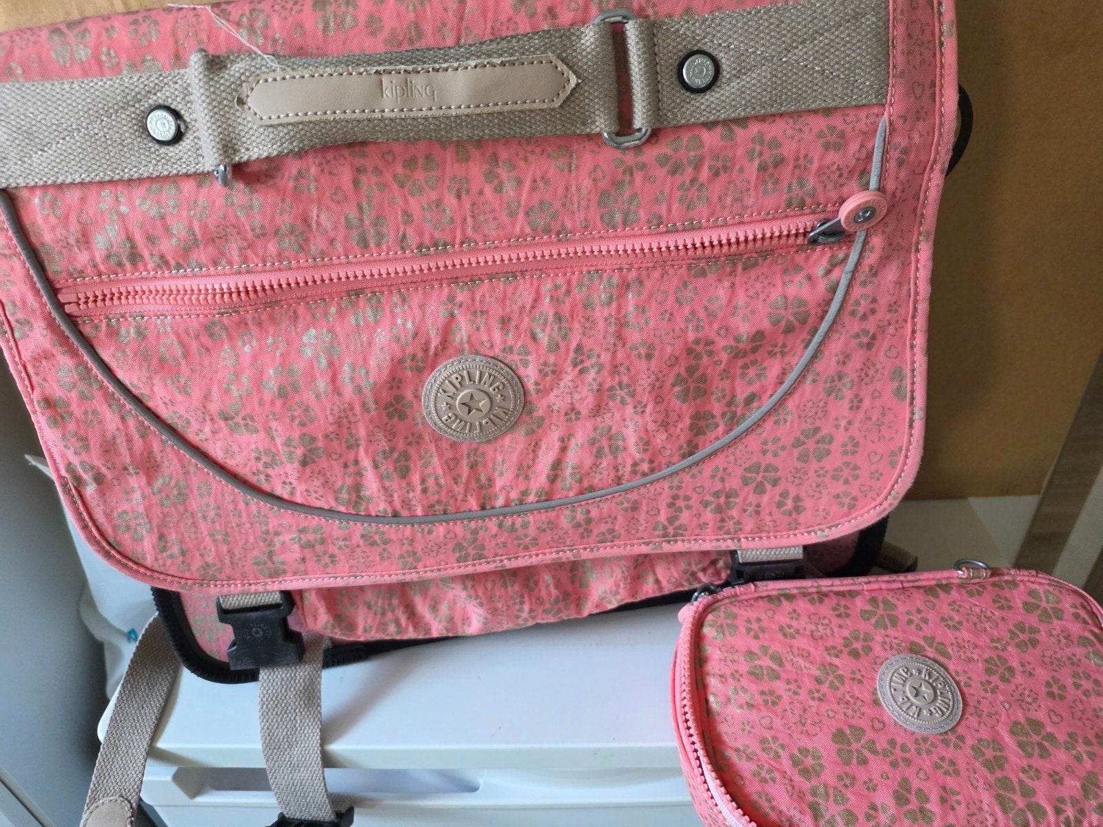 Kipling boekentas + pennenzak, Enlèvement