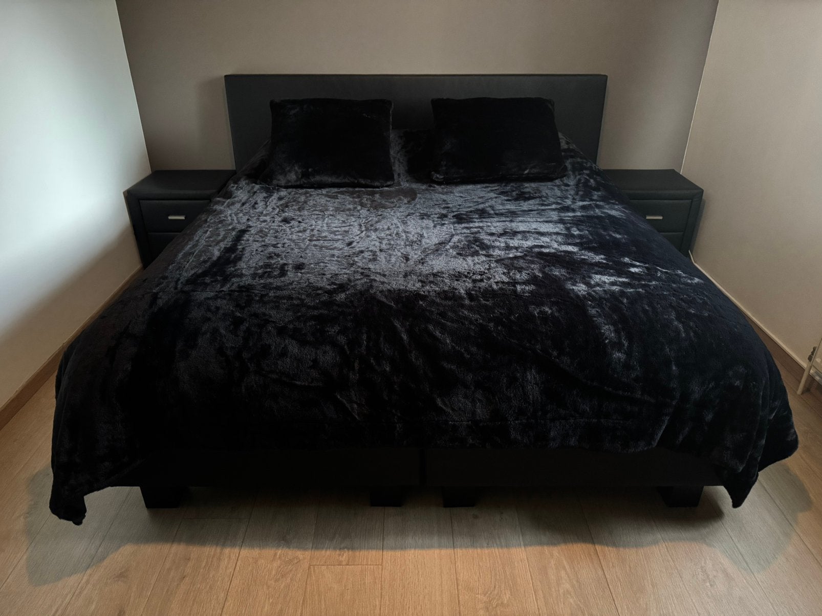 Nieuwe luxe zwarte plaid 250x220cm + 2 kussens 50x50cm, Huis en Inrichting, Ophalen, Zwart, Overige maten, 220 cm