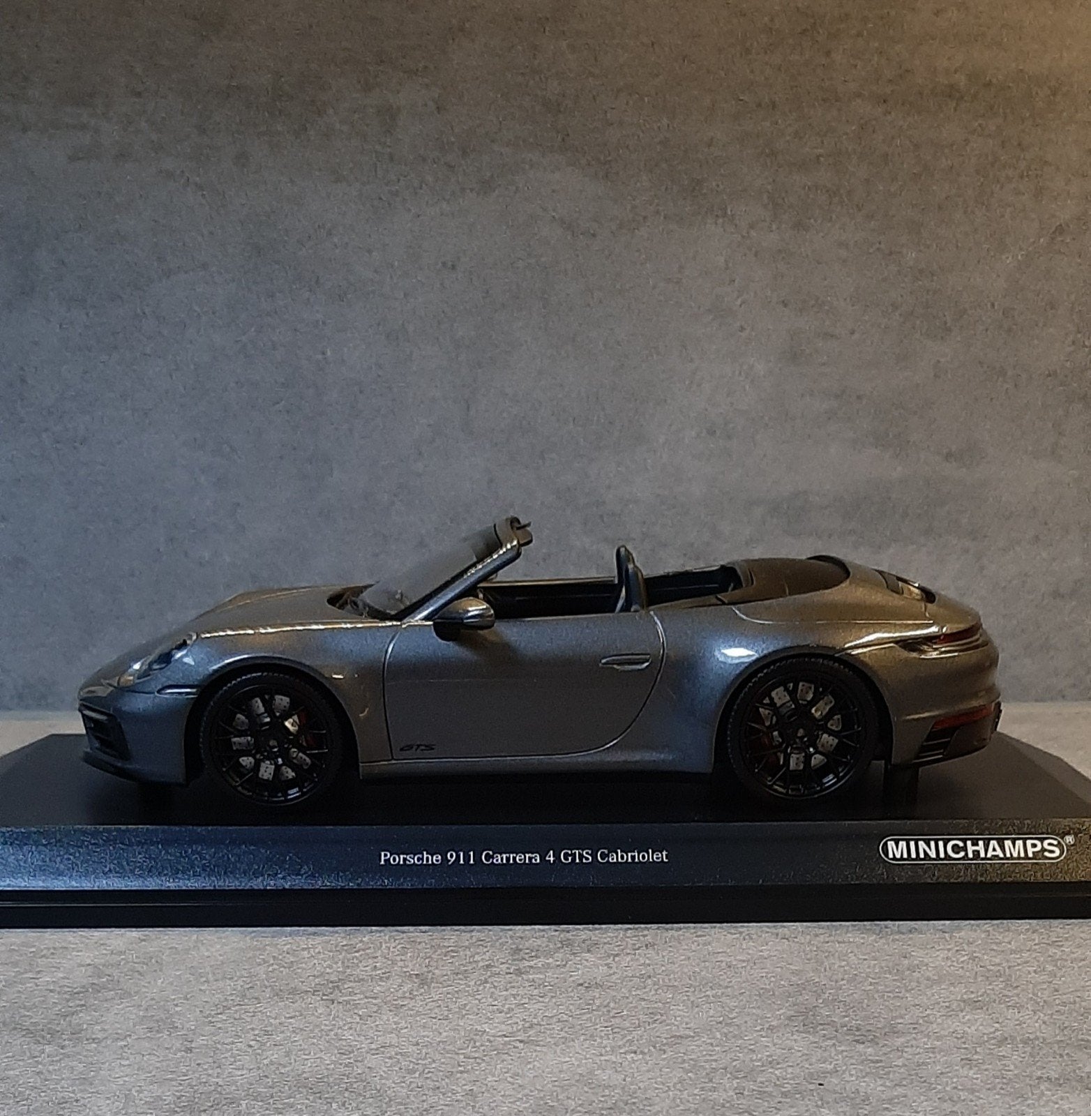 1:18/Porsche 911 Carrera 4 GTS Cabriolet/2020/NIEUW, Ophalen of Verzenden, Nieuw, Auto, MiniChamps