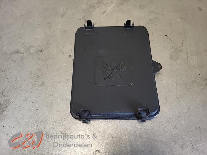 Boîte à fusibles d'un Renault Trafic, Renault, -, 3 mois de garantie, Utilisé