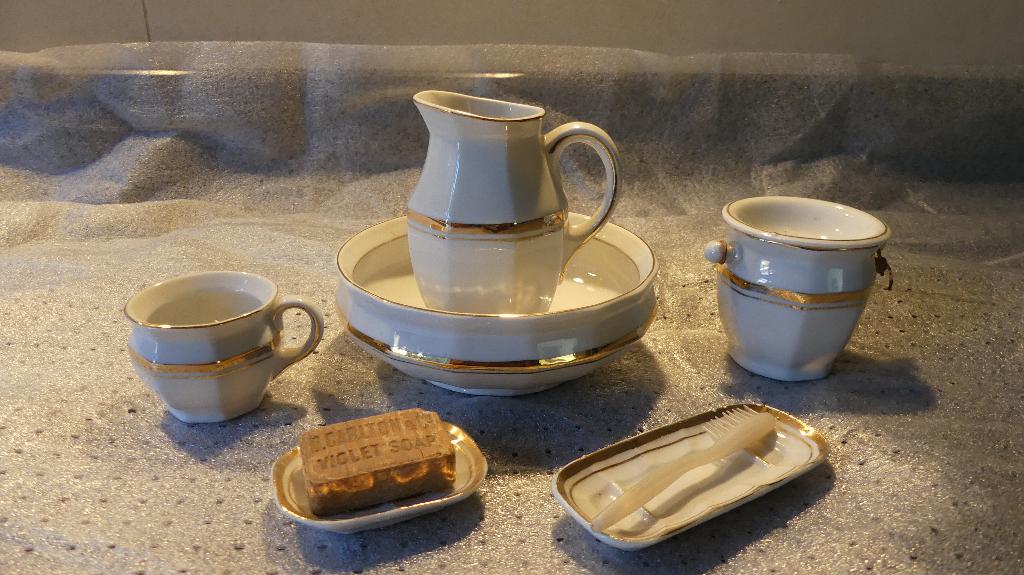 vintage miniatuur wastafelset, Antiek en Kunst, Ophalen
