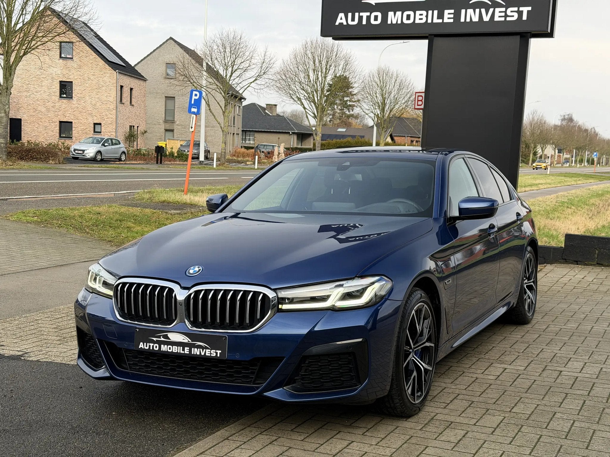 BMW 545 545e xDrive Aut. M Sport Edition 0483/47.20.60, Autos, Cuir, Phares entièrement LED, Entreprise, Carnet d'entretien