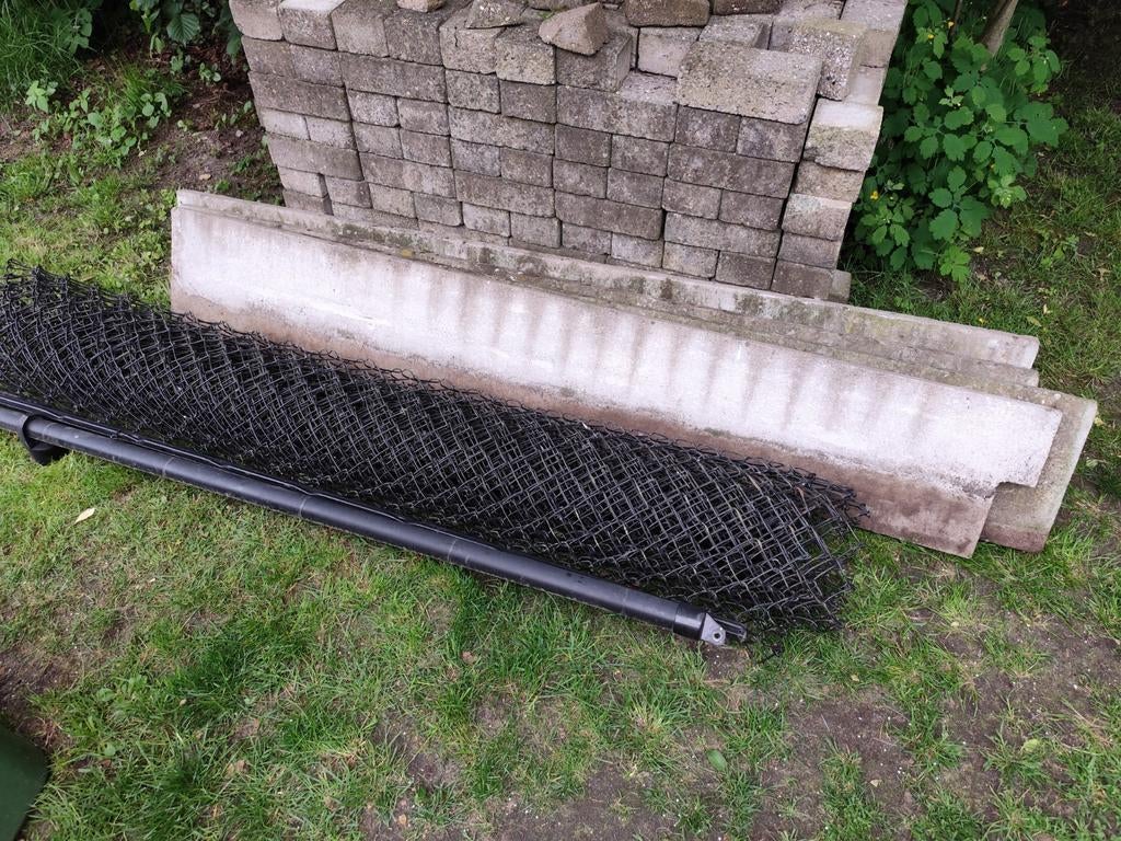 +-8 M draadomheinig/betonplaten/alu palen/alu bovenbuis, Ophalen