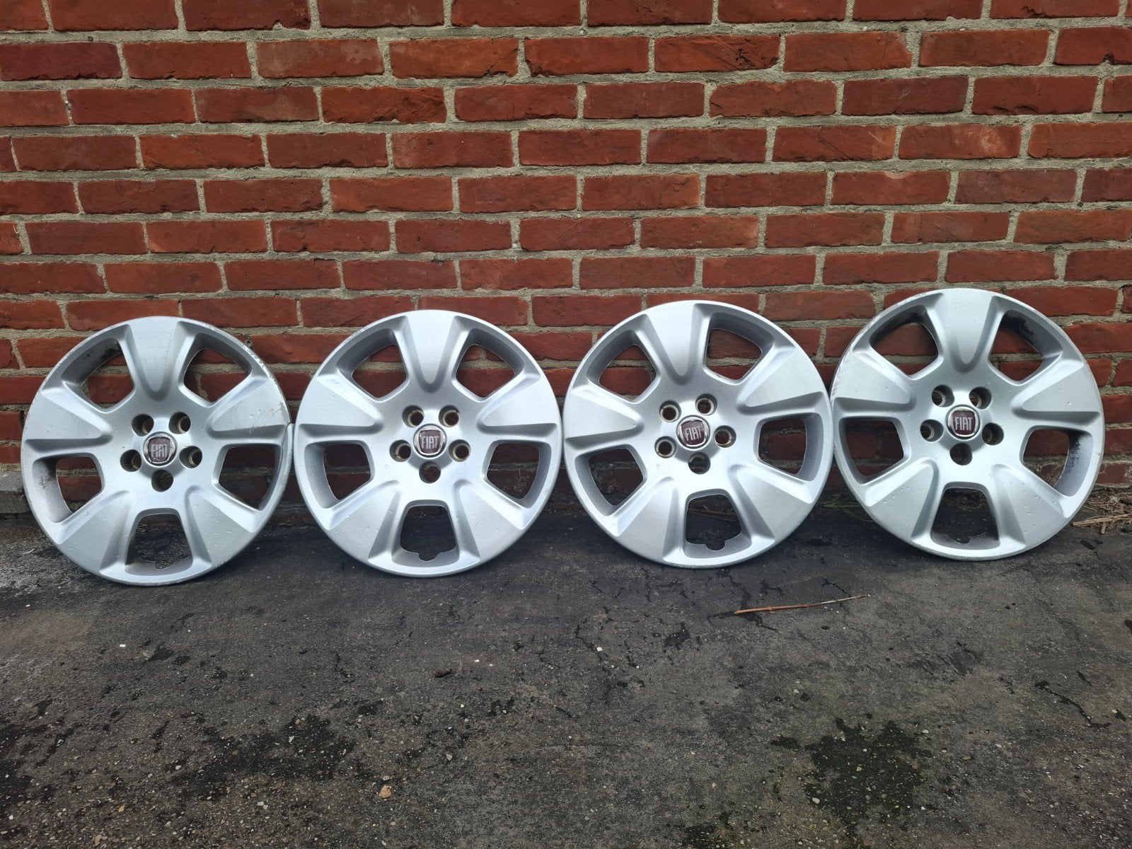 4 x Fiat wieldeksels / wieldoppen 15 inch, Ophalen, Gebruikt