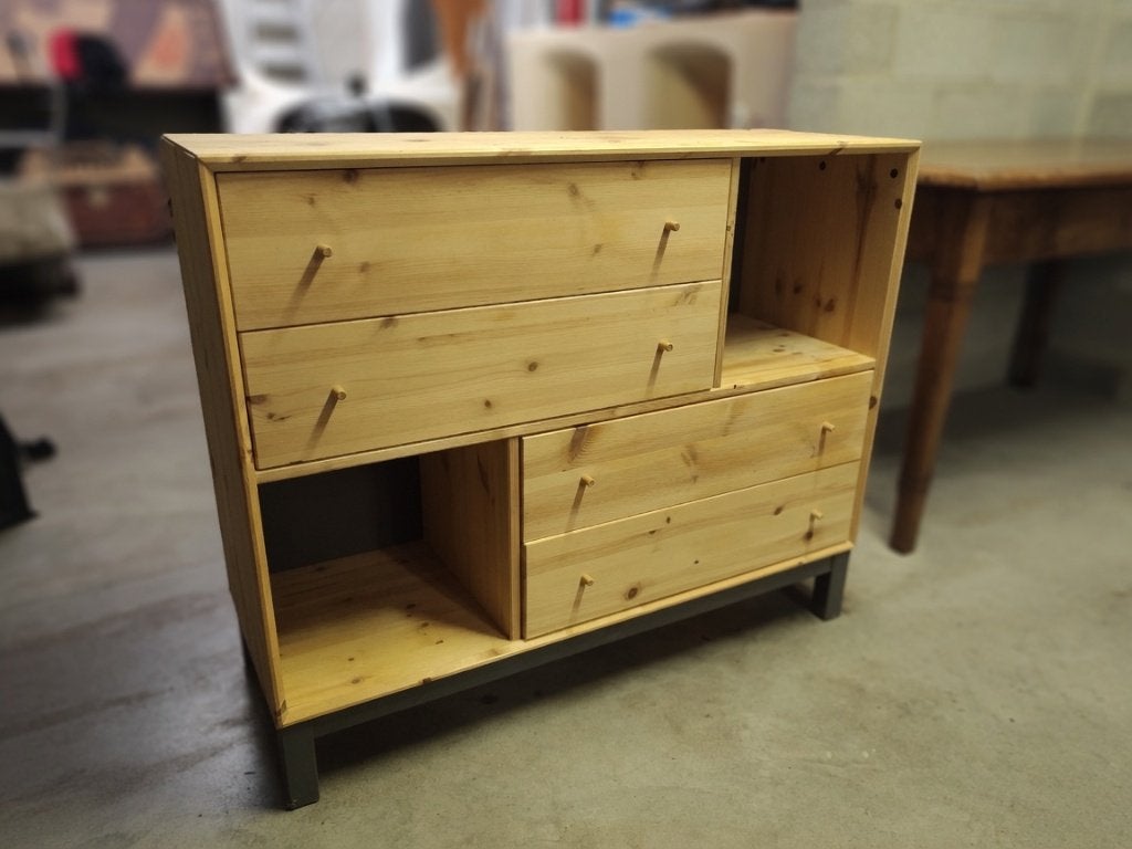 Meuble de rangement asymétrique en pin massif, Enlèvement, Comme neuf