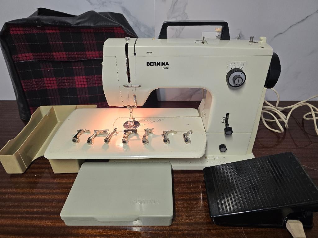 BERNINA 810 machine à coudre, Enlèvement ou Envoi, Comme neuf, Machine à coudre, Bernina