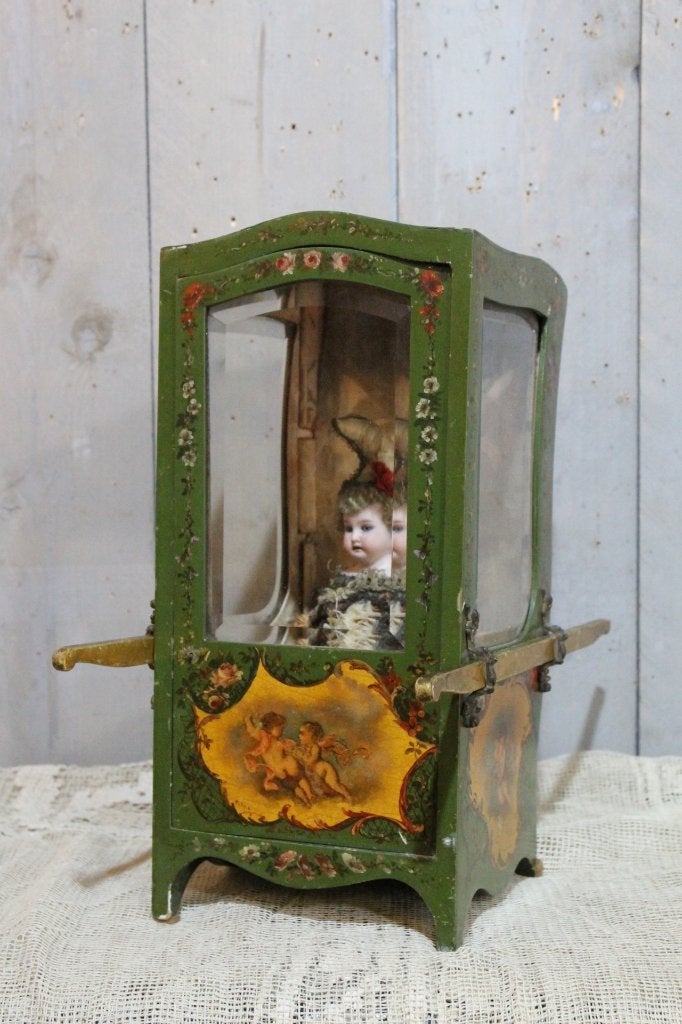 Grote antieke houten draagstoel vitrinekastje., Antiek en Kunst, Ophalen of Verzenden