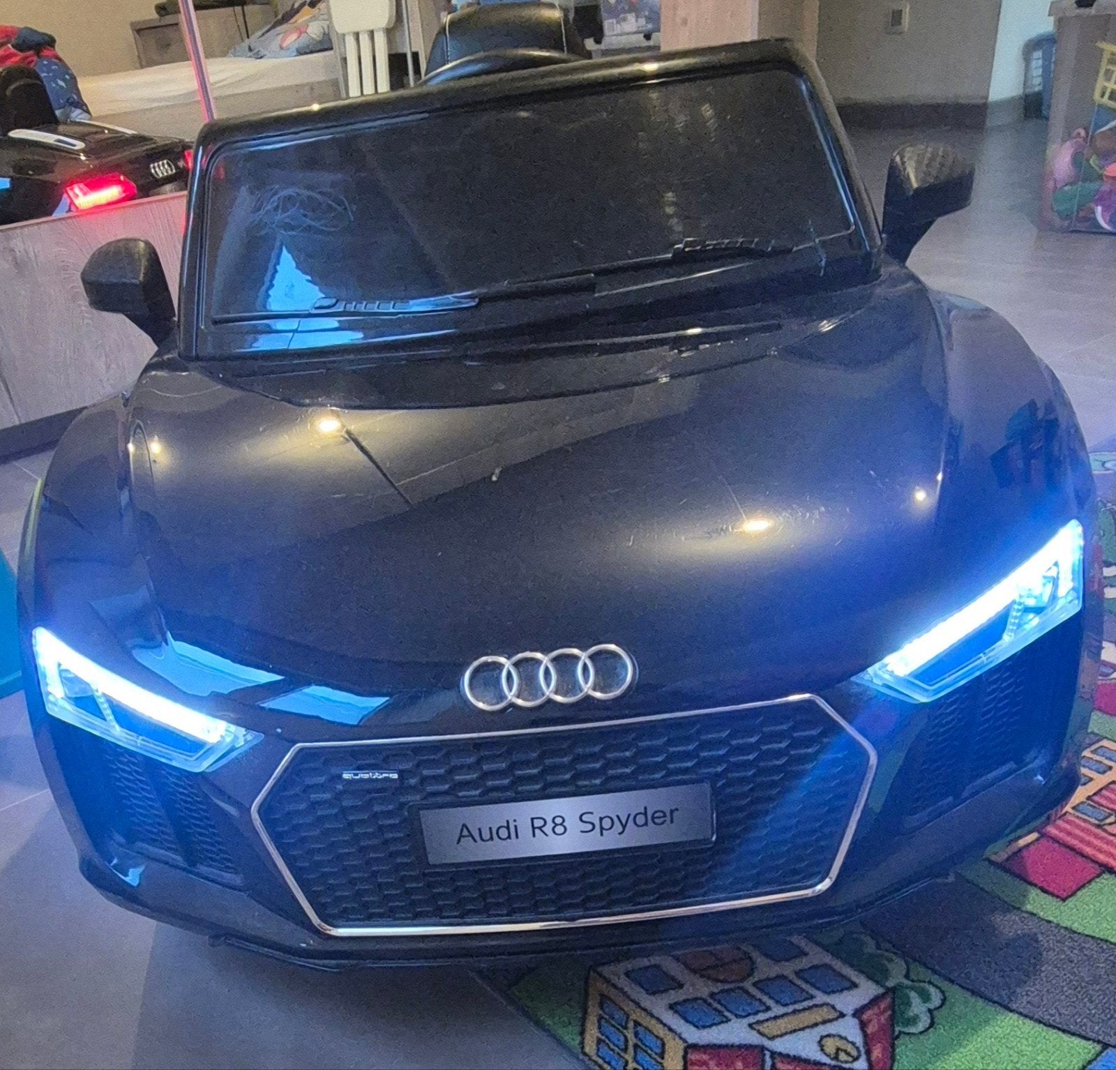 voiture électrique enfants audi R8 spider, Utilisé