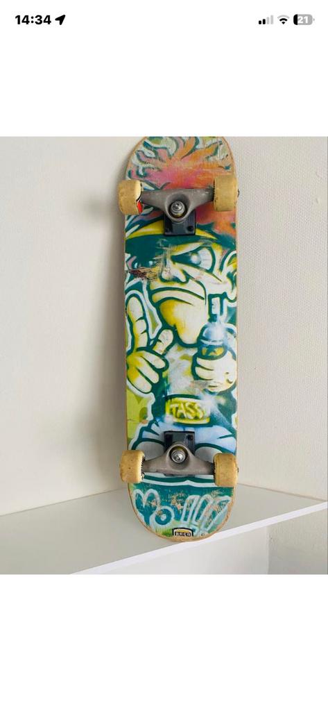 À vendre trés  beau skate «  AREA «, Sports & Fitness, Skateboard, Enlèvement, Utilisé, Skateboard