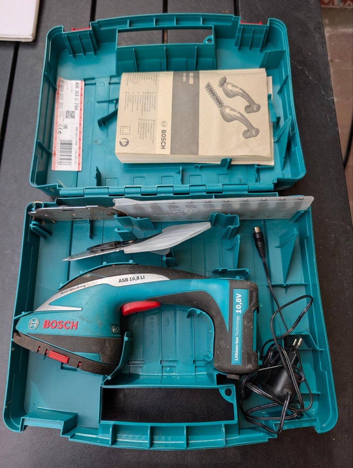 Taille-herbes et taille-buissons sans fil Bosch ASB 10,8 LI, Enlèvement, Batterie