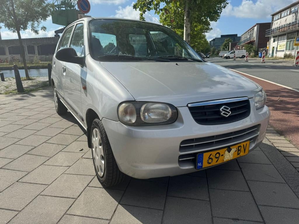 Suzuki Alto 2005 krijgt nieuwe apk, Nederlands kenteken

Nie, Auto's, Particulier, Te koop