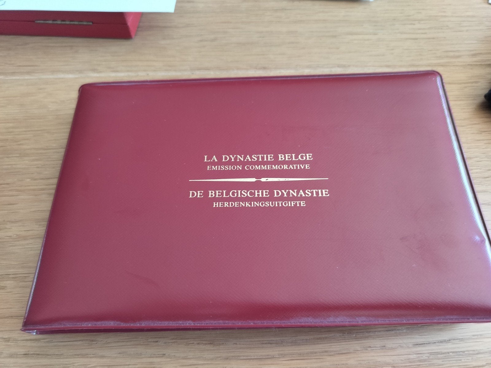 Chemise de la dynastie belge à 5 couvertures avec étiquette, Collections, Envoi