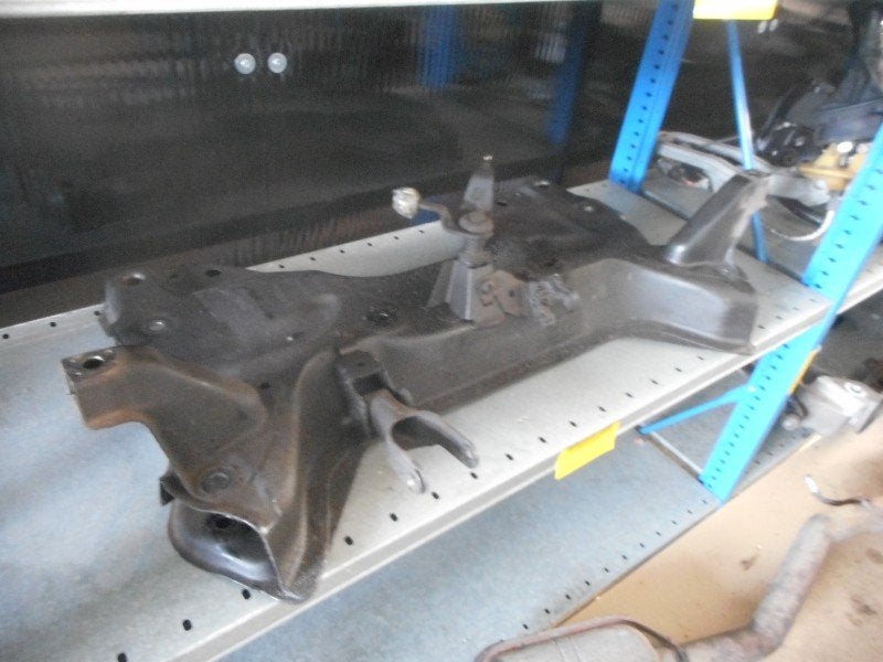 BERCEAU MOTEUR Peugeot 206 (2A / C/H/J/S) (01-1998/12-2012), Kontakt-peugeot@peugeot.com, Utilisé, Peugeot Deutschland GmbH, Bahnhofsplatz
65423  Rüsselsheim, DE