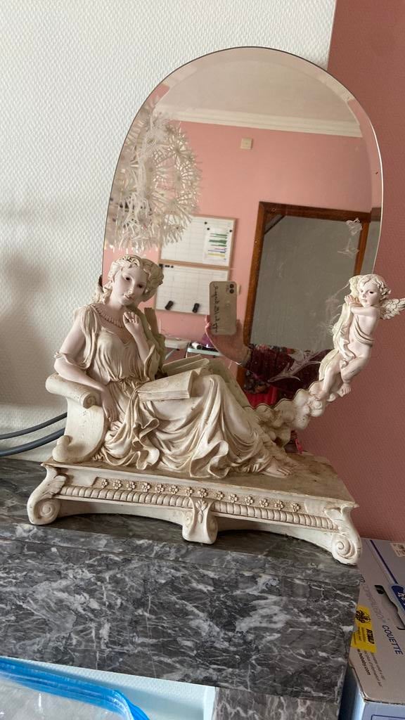 Beeld met spiegel en engeltje, Ophalen, Ovaal, 50 tot 100 cm
