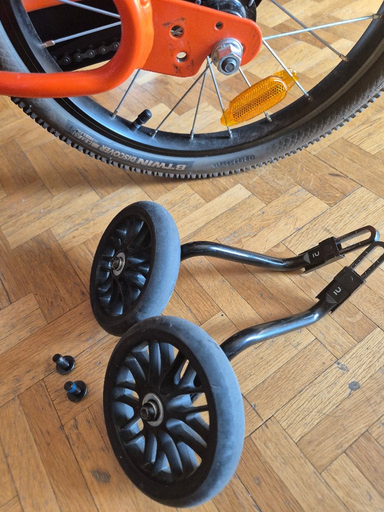 Btwin kids bicycle, Fietsen en Brommers, Fietsaccessoires | Fietshelmen, Ophalen of Verzenden