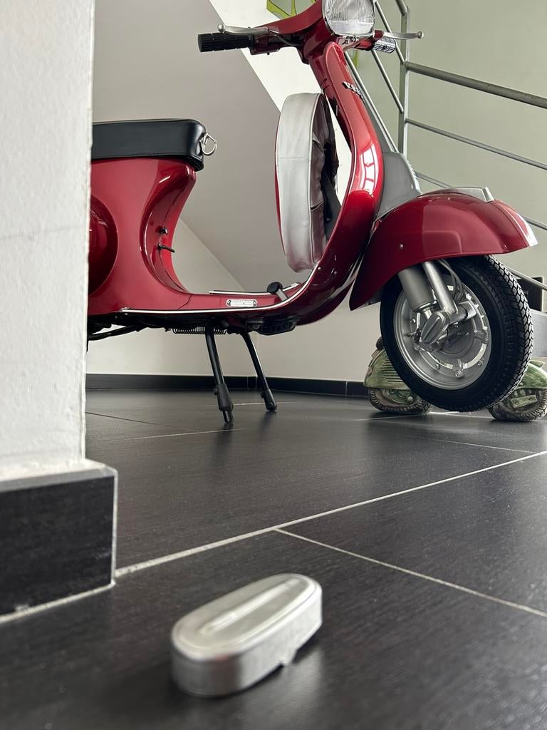 Cache de bas de fouche neuf vespa 50, Enlèvement ou Envoi