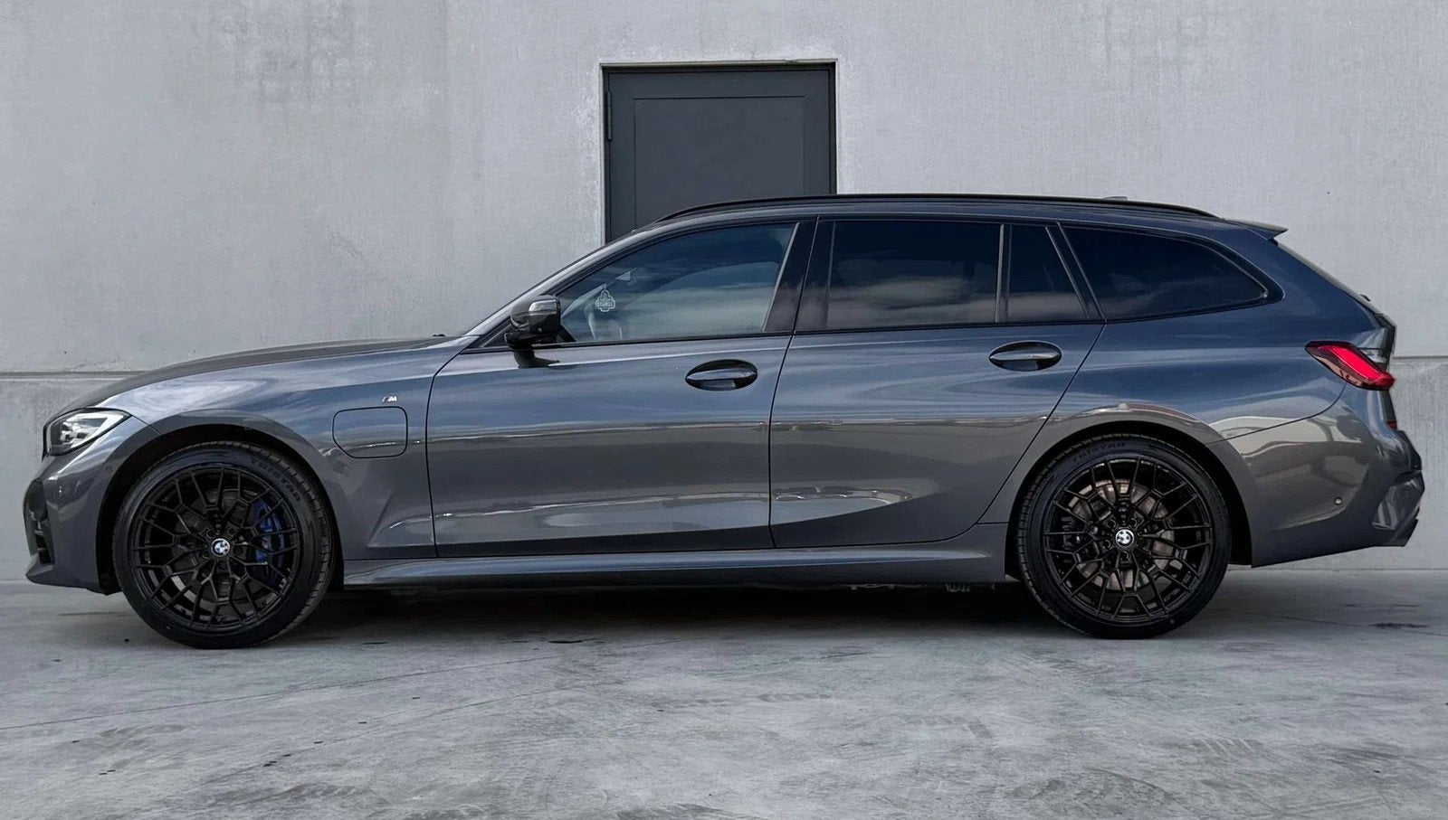 BMW 3 Serie 330 Touring*M-Pack*Trekhaak*Pano*ACC*Sfeerverlic, Auto's, Automaat, 1998 cc, Lichtsensor, Leder