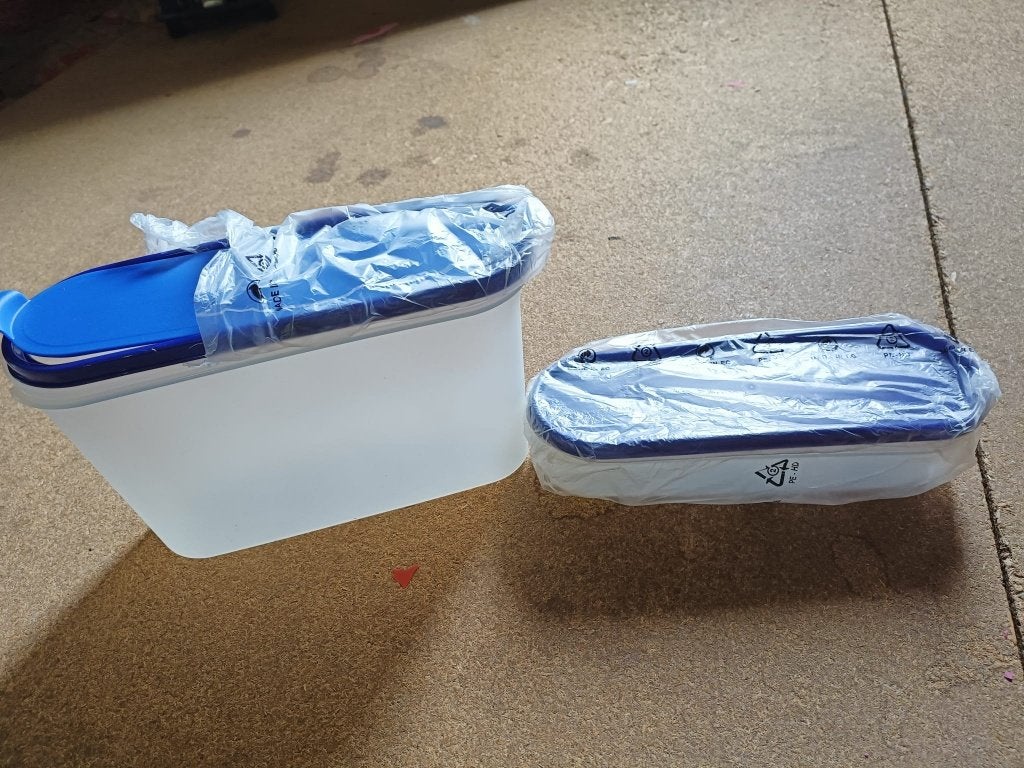 Tupperware (2), Maison & Meubles, Cuisine| Tupperware, Enlèvement ou Envoi, Neuf, Bleu, Boîte de conservation