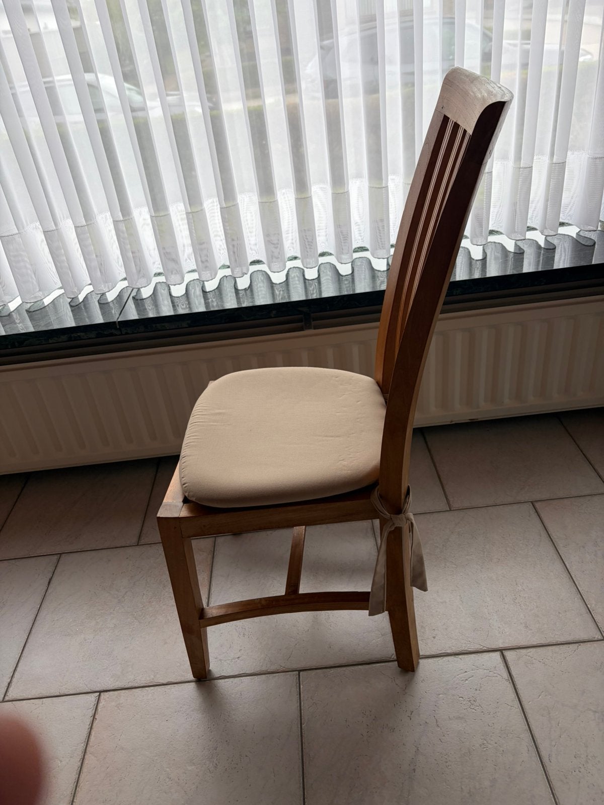 Eetkamer stoelen, Enlèvement