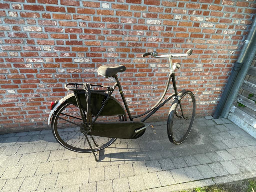 Oude echt oma fiets, Fietsen en Brommers, Fietsen | Dames | Omafietsen, Ophalen, Gebruikt