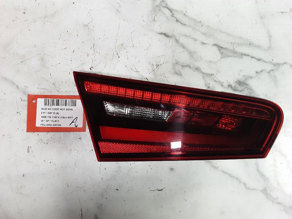 PANNEAU ARRIÈRE GAUCHE AVEC LAMPE Audi A3 (8V1 / 8VK), Mevr. I. Hauben, Audi, Utilisé, Rue de l'Espoir 34 34
4030  GRIVEGNÉE, BE