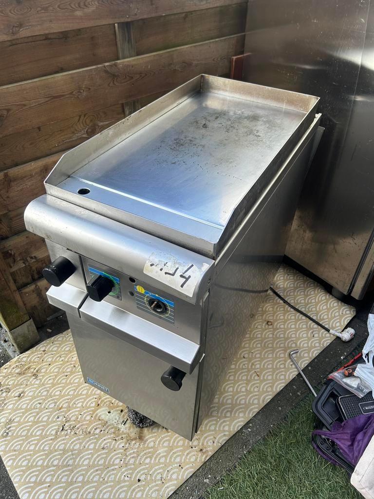 Plancha gaz sur placard fermé bonnet, Enlèvement, Utilisé, Cuisinière, Friteuse et Grils